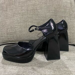 Soda patent leather black platforms